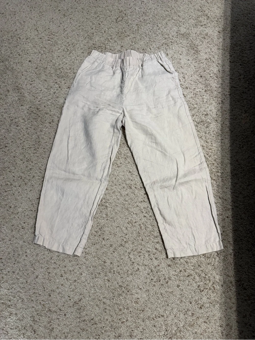 Quince Women’s cropped linen pants in color “flax”.